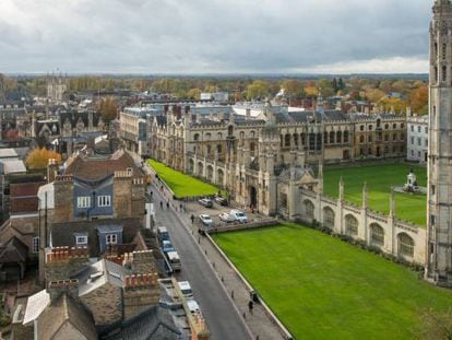 Exterior de la Universidad de Cambridge (Reino Unido).