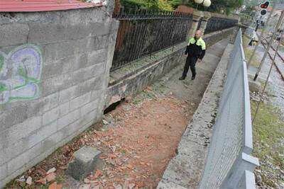 Muro de una vivienda de Zarautz donde ETA colocó una de las bombas.