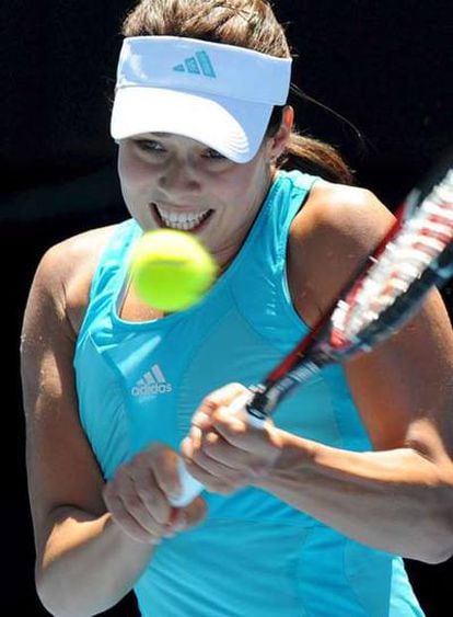 Ana Ivanovic no pudo con el servicio de Sharapova