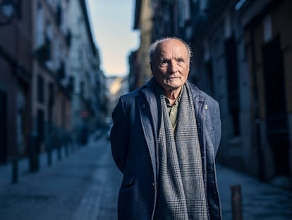 El artista Antonio López, en el barrio de Las Letras, en Madrid, el jueves 17 de noviembre.