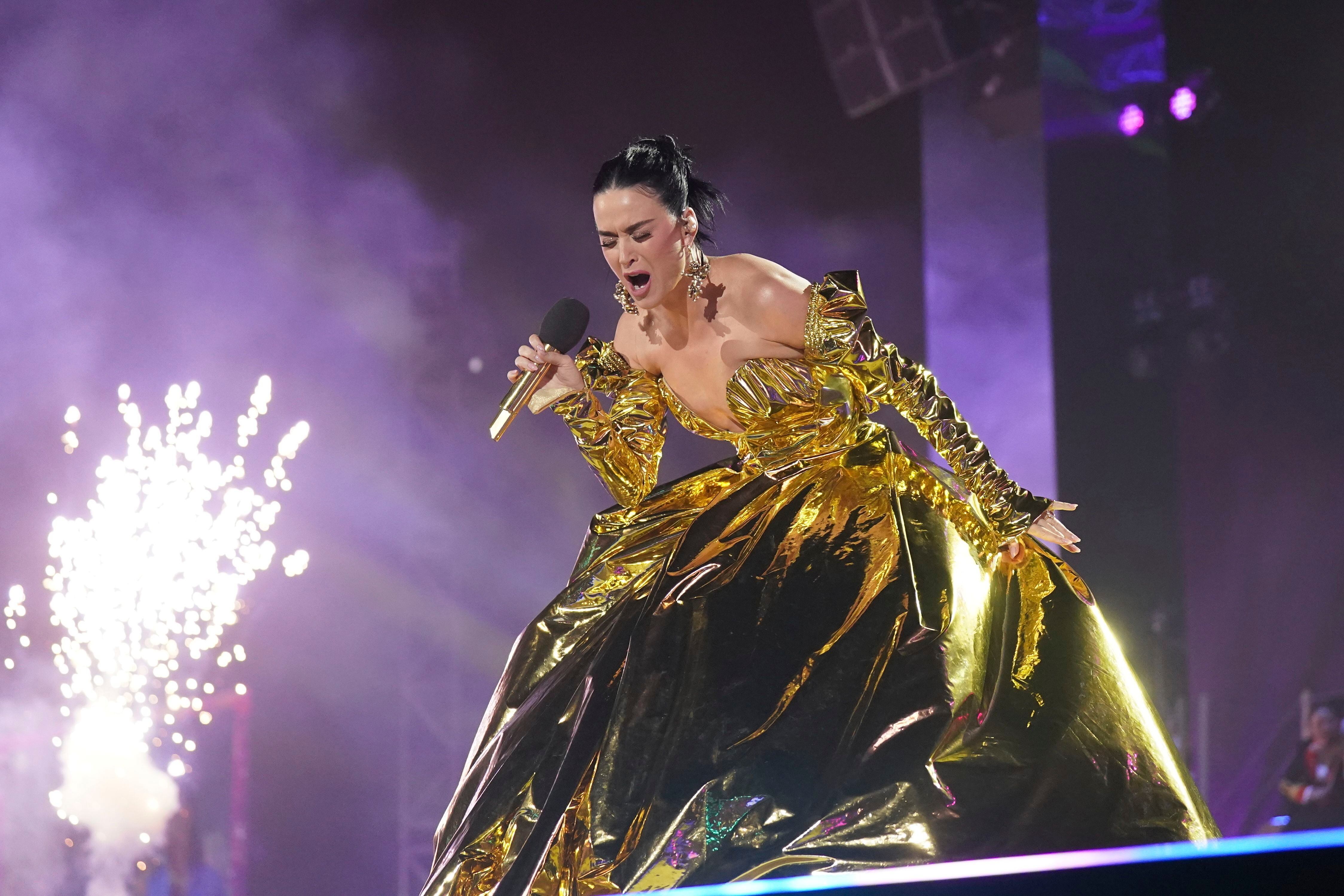 La estadounidense Katy Perry canta en el concierto en el castillo de Windsor con motivo de la coronación de Carlos III de Inglaterra, el 7 de mayo de 2023.