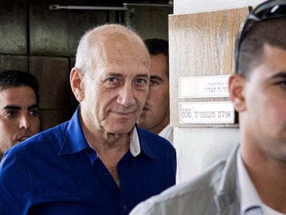 Imágenes del ex primer ministro Ehud Olmert en el tribunal de Tel Aviv.