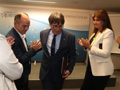 El secretario general de Junts per Catalunya, Jordi Turull; el expresidente de la Generalitat y eurodiputado de Junts, Carles Puigdemont, y la presidenta de Junts, Laura Borràs.
