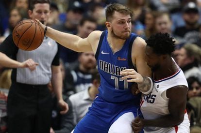 Doncic y Beverley en un Dallas-Clippers.