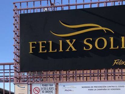 Los viticultores denuncian a Félix Solís y García Carrión por comprar la uva por debajo de coste
