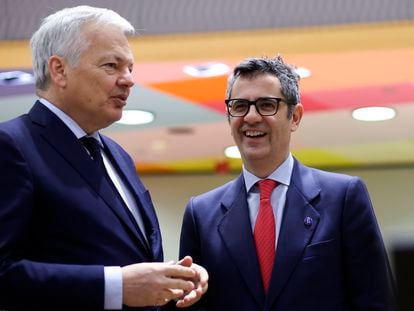 A la izquierda, el comisario europeo de Justicia, Didier Reynders, con el ministro de Justicia español, Félix Bolaños, el día 4 en Bruselas.