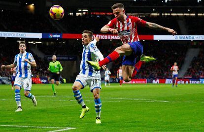 Saúl remata de forma acrobática en el duelo del Metropolitano contra la Real.