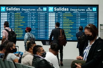 El Benito Juárez informará en las pantallas de los horarios de los vuelos  que asigna el aeropuerto y no del de las aerolíneas | EL PAÍS México