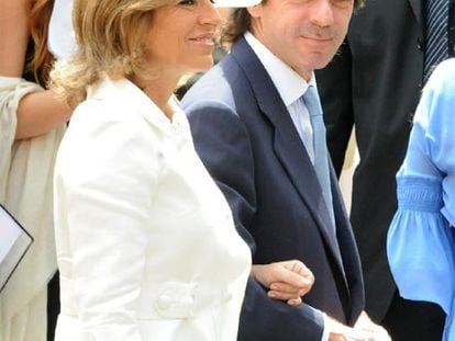 Ana Botella y José María Aznar, a la entrada.