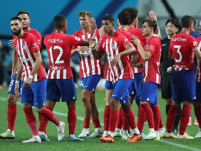 Los jugadores del Atlético celebran uno de los goles marcados al Manchester City, hoy en Seúl (Corea del Sur)