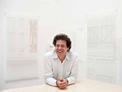 El arquitecto Juan Herreros ha sido el encargado de diseñar el estand de El País en ARCO 2021.
