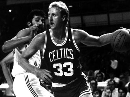 Larry Bird, en un partido de baloncesto entre los Boston Celtics y Real Madrid. 