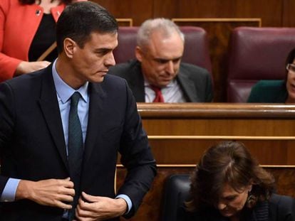 Pedro Sánchez abandona su escaño tras el rechazo del Congreso a los presupuestos.