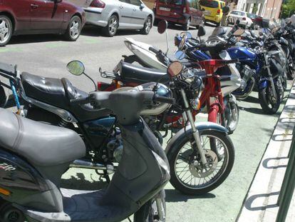 Ciclomotores aparcados en Madrid