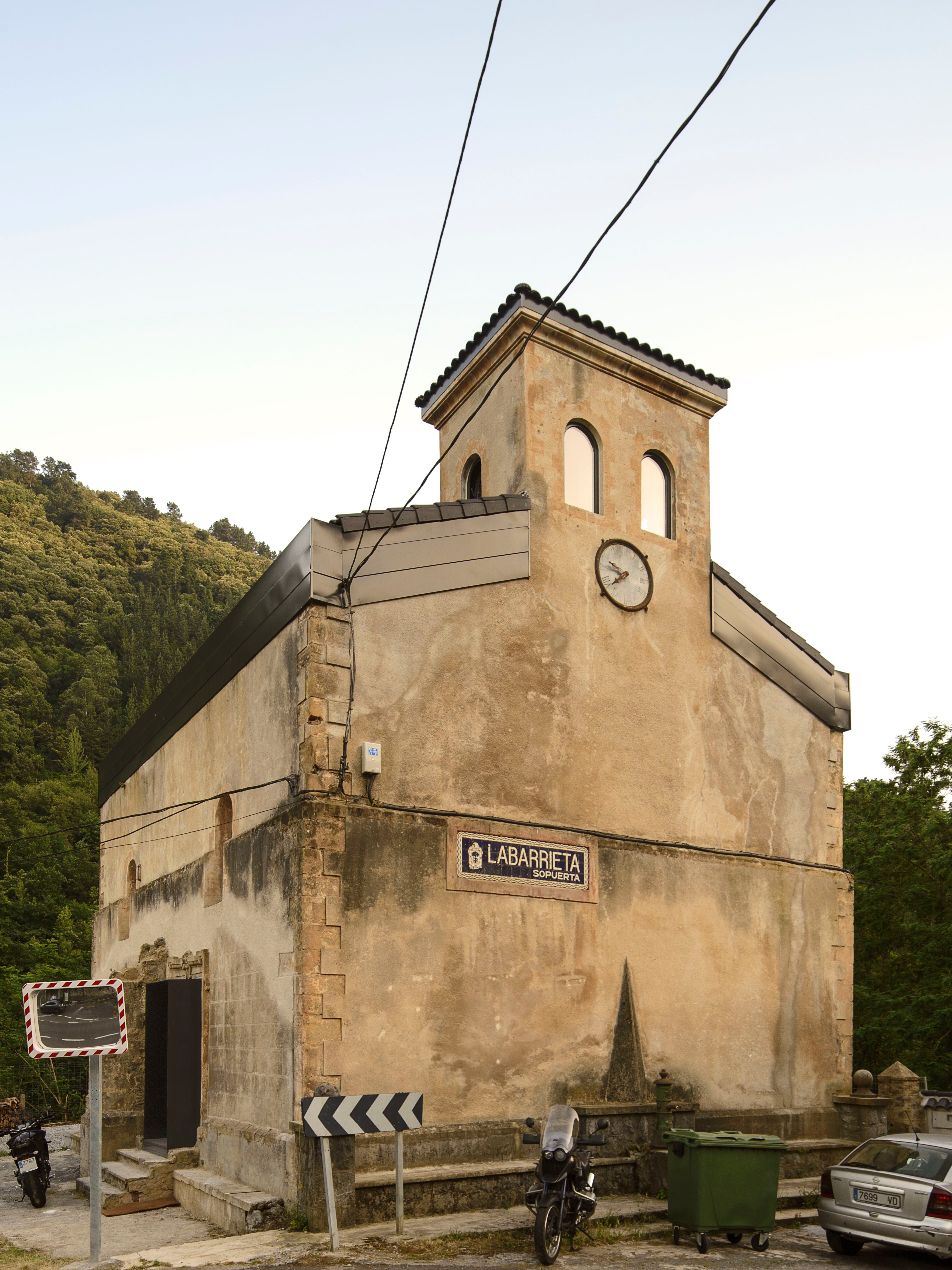 La pequeña iglesia o ermita había sido construida en la segunda mitad del siglo XVI, con el paso del tiempo había sufrido algunas remodelaciones para después entrar en decadencia.