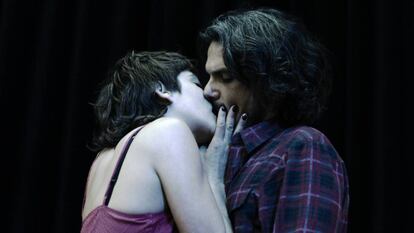 María León y Críspulo Cabezas, en un ensayo de 'La pasión de Yerma'.