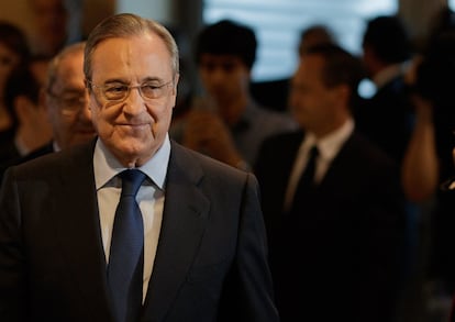 El presidente del Real Madrid estudia acciones legales a ejercitar en relación a los audios, conocidos este martes, en los que critica a Iker Casillas y a Raúl, de los que dice que son las dos grandes estafas del club blanco.