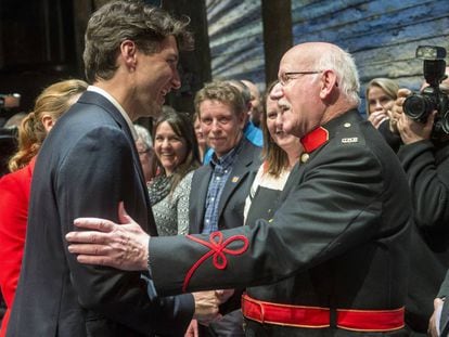 Justin Trudeau saluda en Broadway a vecinos de Gander, cuya historia inspira un musical.