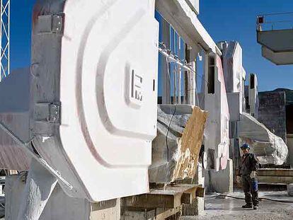 Instalaciones de una de las canteras que explota Tino en Macael (Almería).