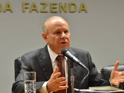 Ministro Guido Mantega, en entrevista colectiva en 2014.