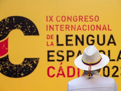 Un asistente durante la segunda jornada del IX Congreso Internacional de la Lengua Española que se celebró en Cádiz.