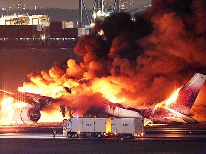 El accidente del avión de Japan Airlines en el aeropuerto de Tokio, en imágenes