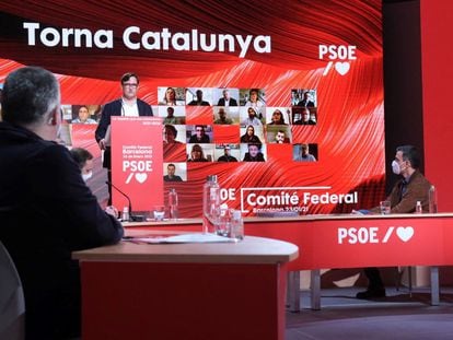 Salvador Illa, este sábado, durante su intervención en el comité federal del PSOE en presencia de Pedro Sánchez.