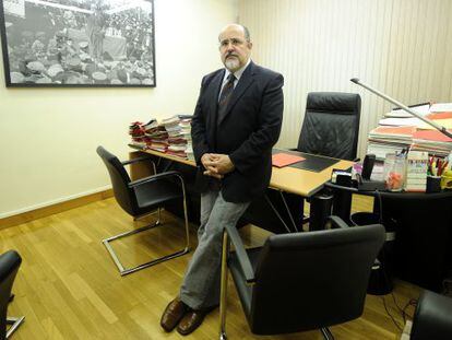 Txarli Prieto, en su despacho de secretario general del PSE alavés.