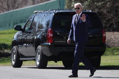 El presidente de Estados Unidos, Joe Biden, en una imagen tomada este jueves de camino a Filadelfia.