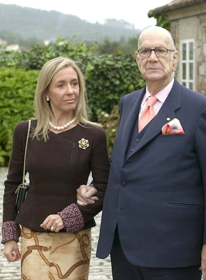 El escritor y premio Nobel Camilo José Cela y su esposa Marina Castaño, en una imagen de 2001.