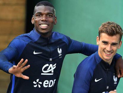 Pogba, amb Griezmann, a la selecció francesa.