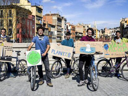 Roger Pallàs, Lucas Barrero, Mar Truc, Núria Salmerón i Ander Congil (d'esq. a dreta.) són els 5 membres que van iniciar el moviment Fridays For Furture a Espanya.