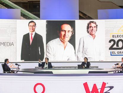 Los tres candidatos en el debate de Prisa Media: Gustavo Petro, Roberto Pombo (presentador), Federico Gutiérrez y Sergio Fajardo.