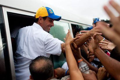 El candidato opositor Henrique Capriles en acto de campaña en Santa Lucía, en el Estado Miranda (Venezuela).
