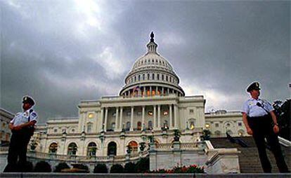 Imagen del exterior del Capitolio durante el discurso de Bush.