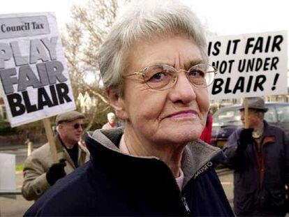 Sylvia Hardy participa en una manifestación en Exeter en 2004.