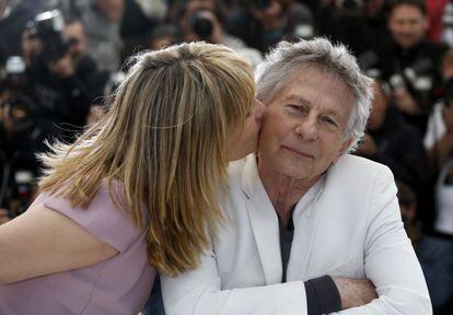 El director Roman Polanski y su mujer, Emmanuelle Seigner, protagonista de su filme presentado en Cannes 'La Vénus à la fourrure' (La Venus de las pieles).