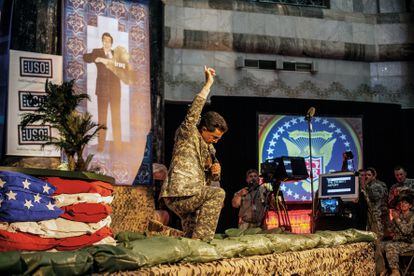     ----PIEFOTO----    La grabación del programa 'The Colbert Report' en Bagdad.