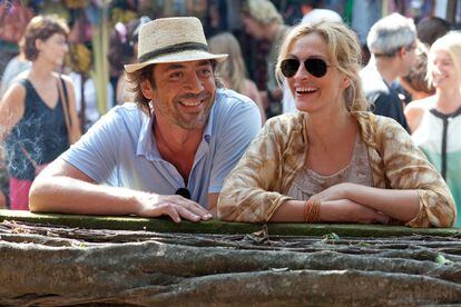 Javier Bardem y Julia Roberts, en un fotograma de la película 'Come, reza, ama'.