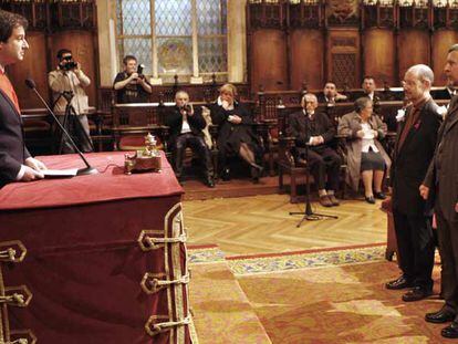 El alcalde de Barcelona, Jordi Hereu, casó el sábado a Jordi Petit, en segundo plano, con Yves Bohic. 

Miguel Barroso y Carme Chacón, ayer en Barcelona.