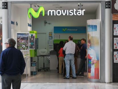 Tienda de Movistar en un centro comercial de Madrid.