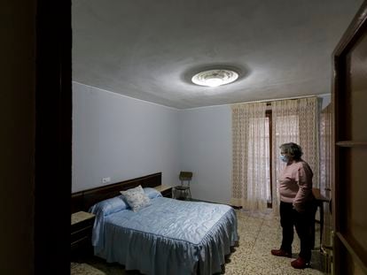 Interior de la pensión Vianesa, en Valladolid, donde se halló el cadáver de la mujer asesinada.