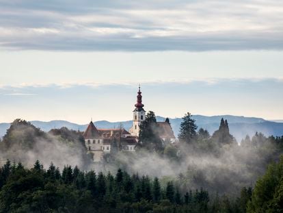 Vista del castillo de Hollenegg, en los bosques de la región austriaca de Estiria, fronteriza con Eslovenia.