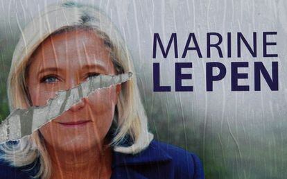 Un cartel electoral de Marine Le Pen, el pasado viernes.
