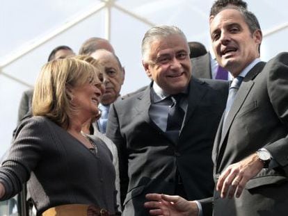 El expresidente Francisco Camps, junto a Bel&eacute;n Juste y Alberto Catal&aacute;, en Feria Valencia en 2009.