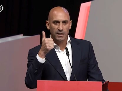 El presidente de la Real Federación Española de Fútbol, Luis Rubiales, durante su intervención en la asamblea general del organismo, este viernes.