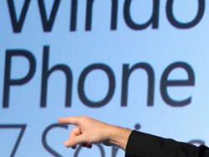 El vicepresidente de Windows Phone, Joe Belfiore, durante la presentación mundial del nuevo sistema operativo para teléfonos móviles de Microsoft Corporation, Windows Phone 7 Series.