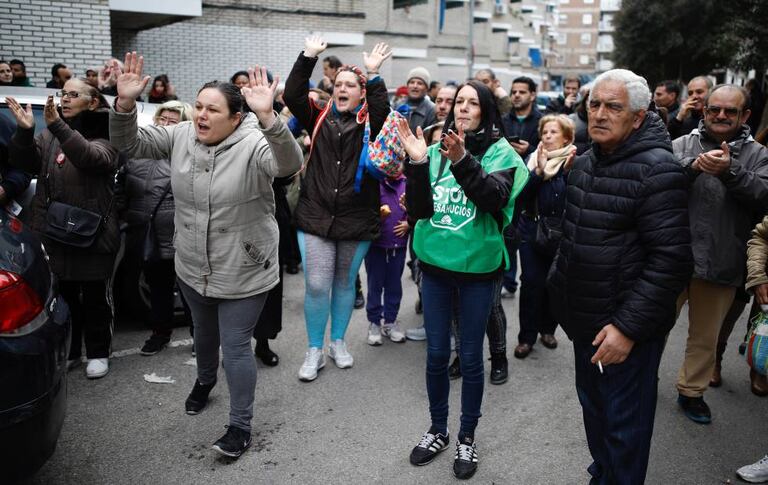 Protesta contra un desahucio en Parla en 2019 por uno de los pisos venidos a Encasa Cibeles en 2013.