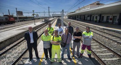 Trabajadores de la estación Linares-Baeza (Jaén).