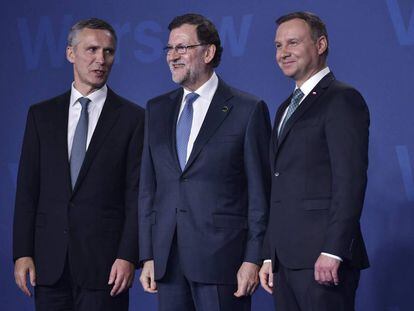 Desde la izquierda, Jens Stoltenberg, Mariano Rajoy y Andrzej Duda, este viernes. 